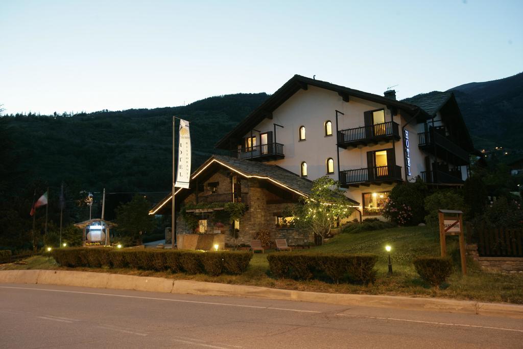 Hotel Chalet La Meridiana เซนต์ ปิแอร์ ภายนอก รูปภาพ